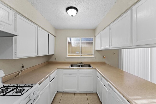 Building Photo - 5810 Twisted Pine Ct