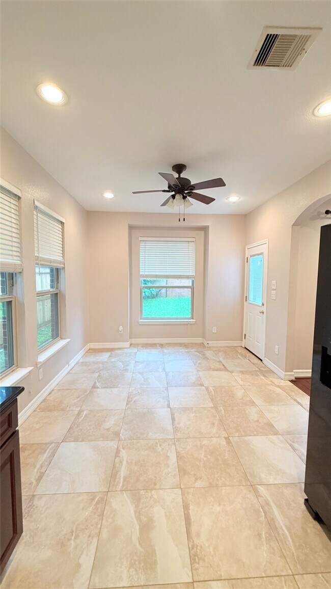 Building Photo - 2218 Blue Rose Dr