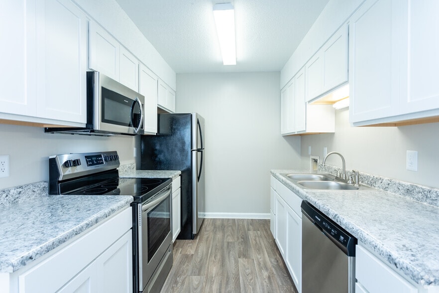 Primary Photo - Summit 501