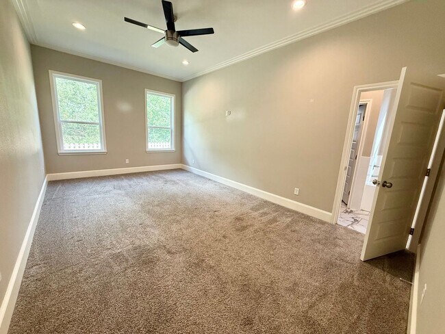 Building Photo - 1037 Stagecoach Bend