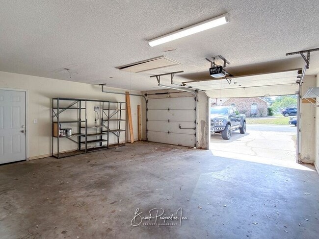 Building Photo - 6337 Summer Lakes Ln