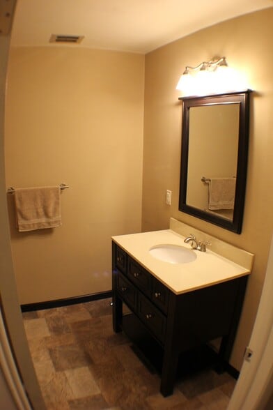 Building Photo - 508 Kenwood Drive