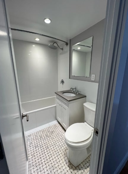 Building Photo - 151 W 93rd St