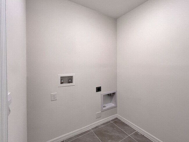 Building Photo - Four-Bedroom Home with Modern Finishes & Open Layout