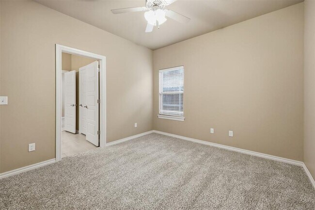 Building Photo - 6400 NW 164th Cir