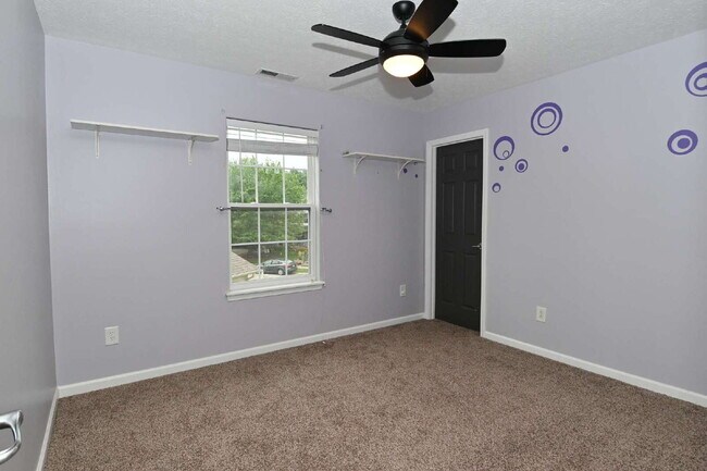 Building Photo - Spacious 4-Bedroom Haven with 2.5 Baths and Nearly 3,000 Sq Ft of Comfort in Indianapolis!