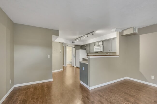 Building Photo - 980 S Dawson Way