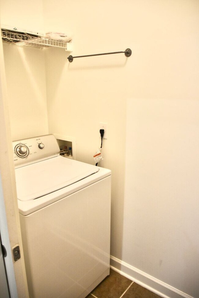 Building Photo - Asheville Condo Rental w/ Garage!