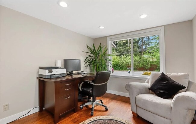 Building Photo - LOW RENT!Beautiful 4Bed2Bath House!PRIME h...