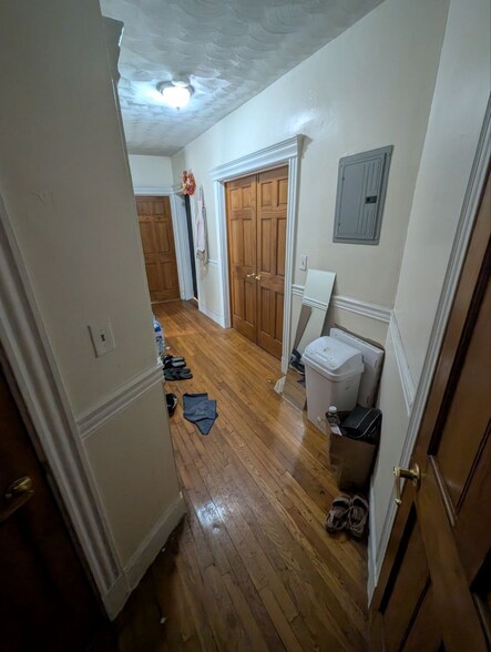 Building Photo - 390 Riverway