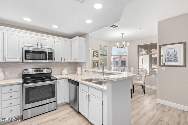 Building Photo - 11375 E Sahuaro Dr
