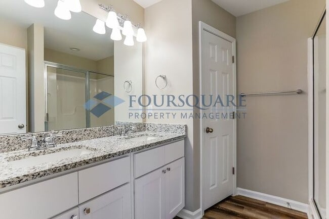 Building Photo - Townhome | Back Patio | Single -Car Garage...