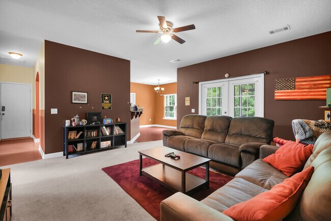 Building Photo - 68 Lincoln Way