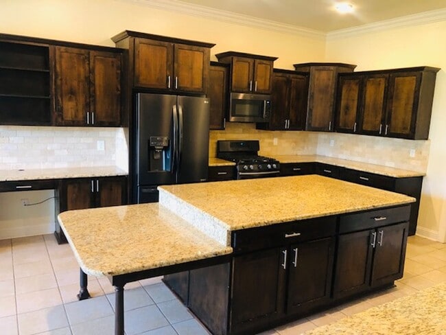 Building Photo - $250 OFF MOVE IN SPECIAL-TURTLE CREEK-GATED-BENTON-BEAUTIFUL HOME-NEAR CYPRESS BLACK BAYOU