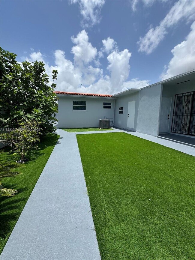 Building Photo - 2941 SW 36th Ave