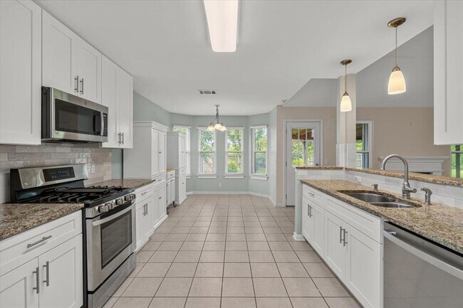Building Photo - 206 Evergreen Cir