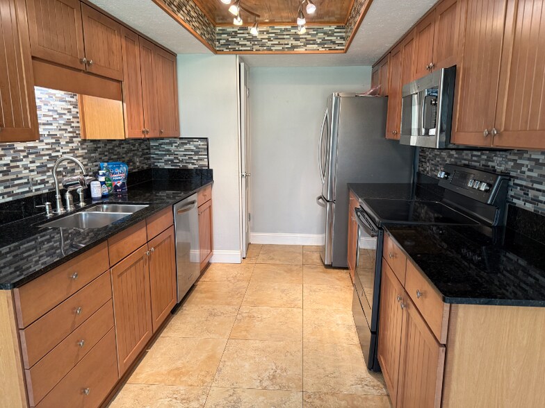 Building Photo - 13903 A Bardmoor Pl