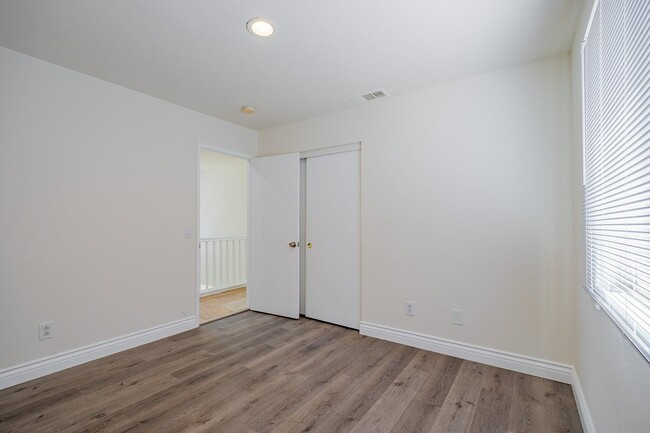 Building Photo - 1514 Regents St