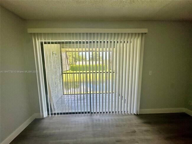 Building Photo - 10722 Royal Palm Blvd