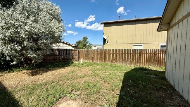 Building Photo - Move in Ready home on Piros