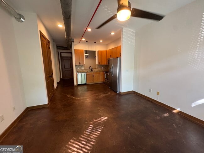 Building Photo - 250 Martha Dr