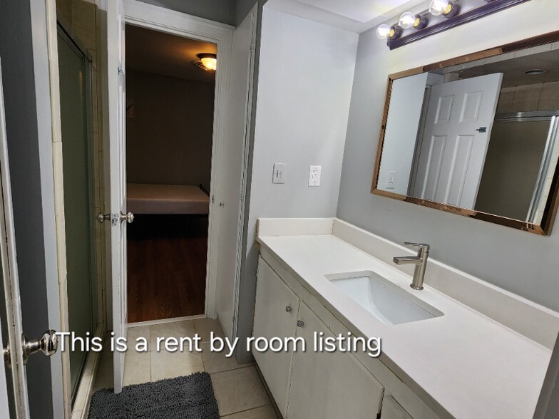 Building Photo - 558 Avent St