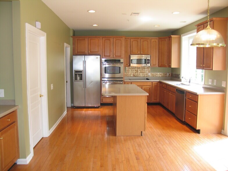 Building Photo - 2812 River Willow Dr