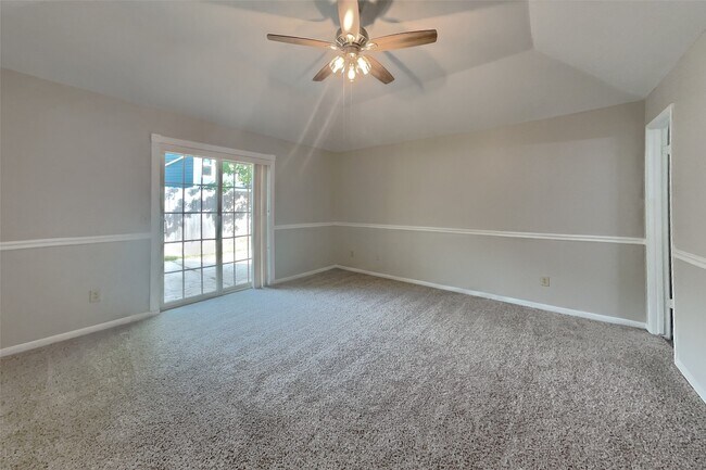 Building Photo - 9214 Palm Shores Dr