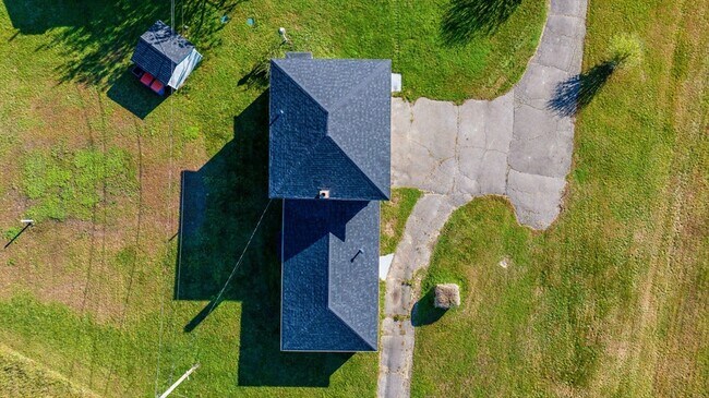 Building Photo - 736 Sconitcut Rd