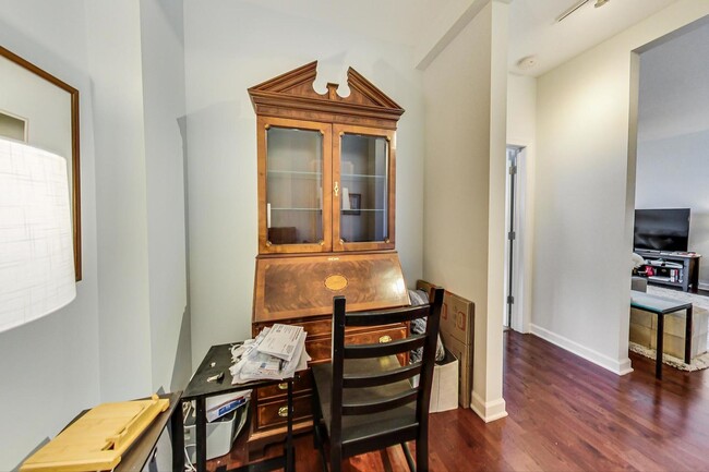 Building Photo - 1211 S Prairie Ave