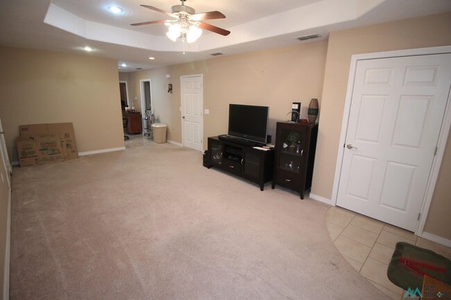 Building Photo - 708 Bison Rd