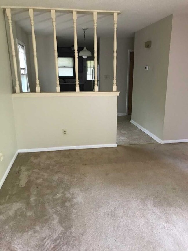 Building Photo - Charming 2 bed 2 bath duplex located in Newton