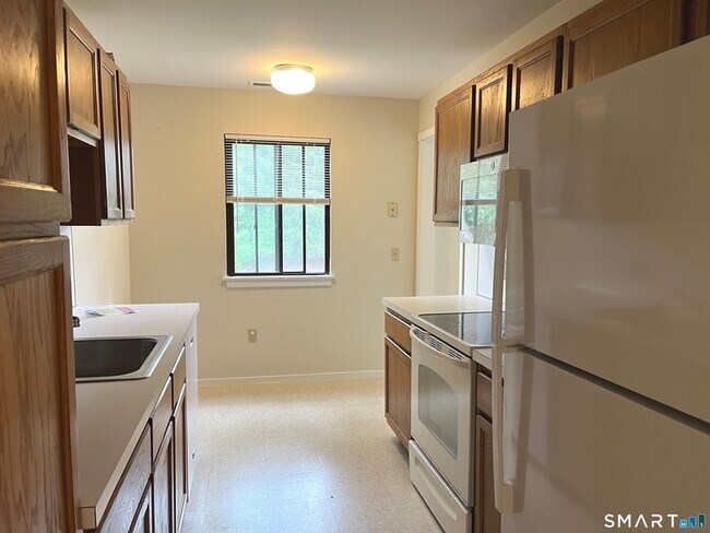 Building Photo - 451 Heritage Vlg
