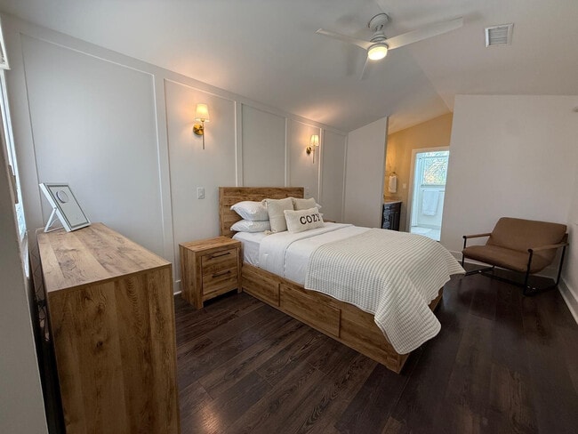 Building Photo - 16206 Glenmoor Dr