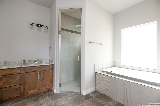 Building Photo - 1314 Clayton Nolen Dr