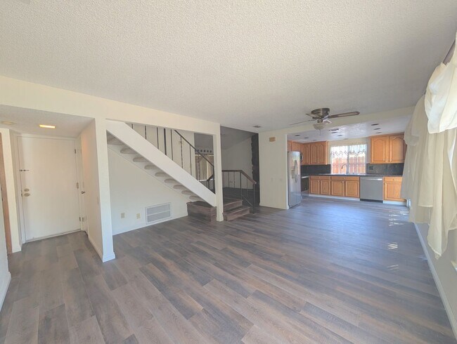 Building Photo - Gorgeous Single Family Home!