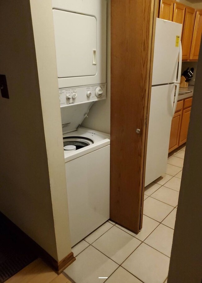 Building Photo - 2 Bedrooms, 2 Bathrooms and Plenty of Amen...