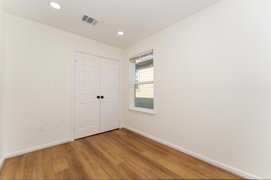 Building Photo - 9915 Porto Rico Rd