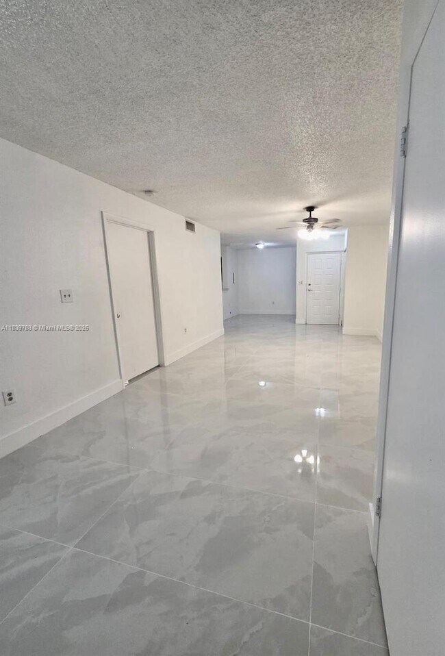 Building Photo - 2820 N Oakland Forest Dr