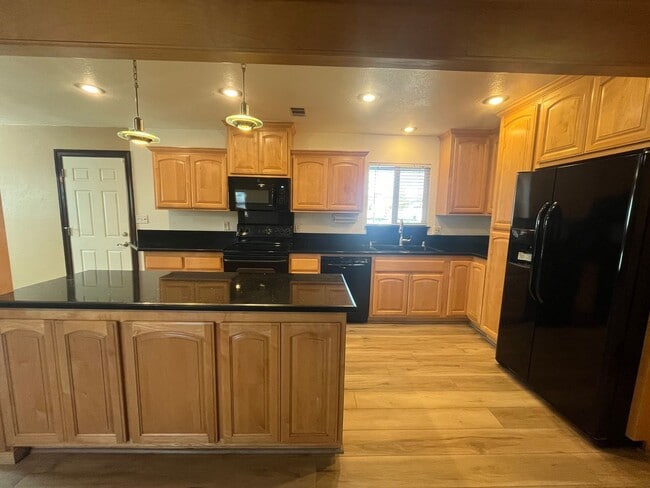 Building Photo - Spacious 4bed 2bath home in Elverta!