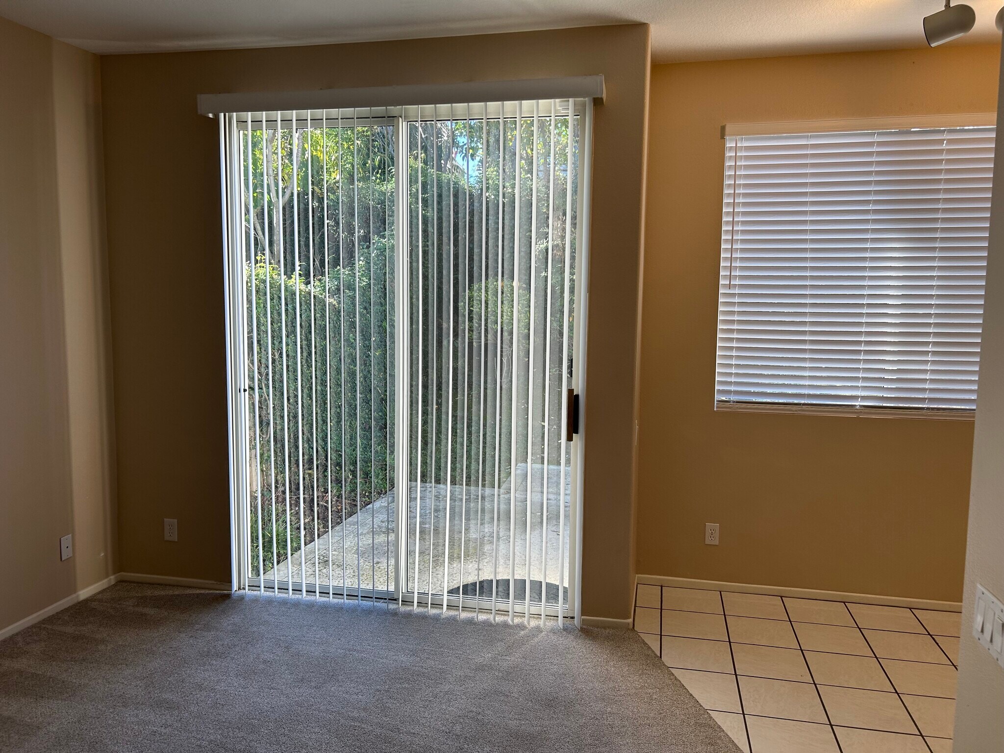 Building Photo - 15 Hawaii Dr