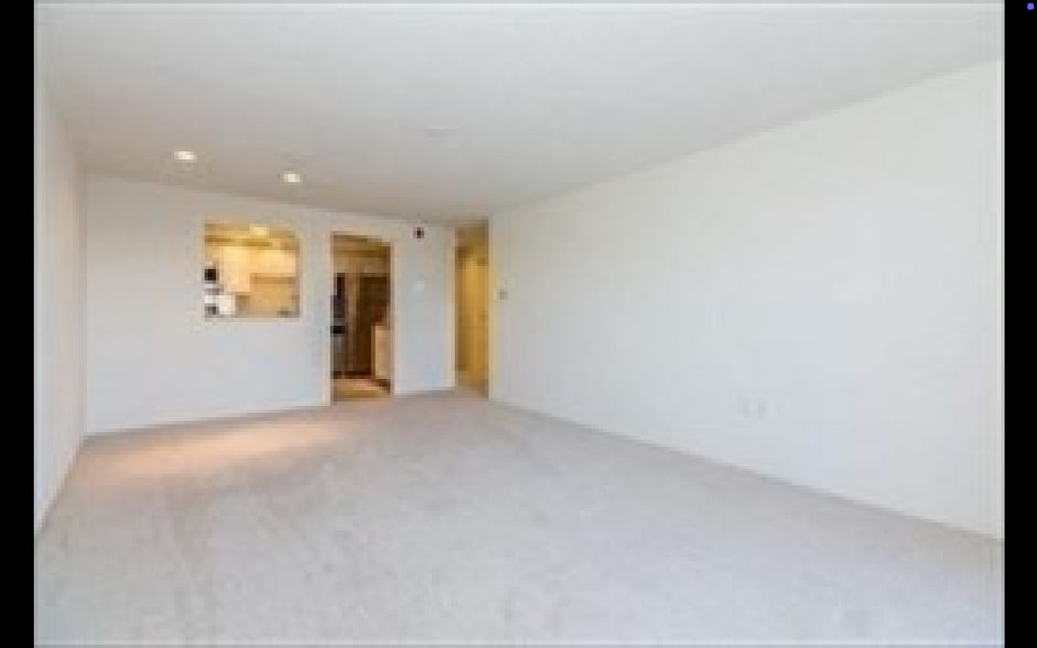 Primary Photo - 22 Ocean Ave