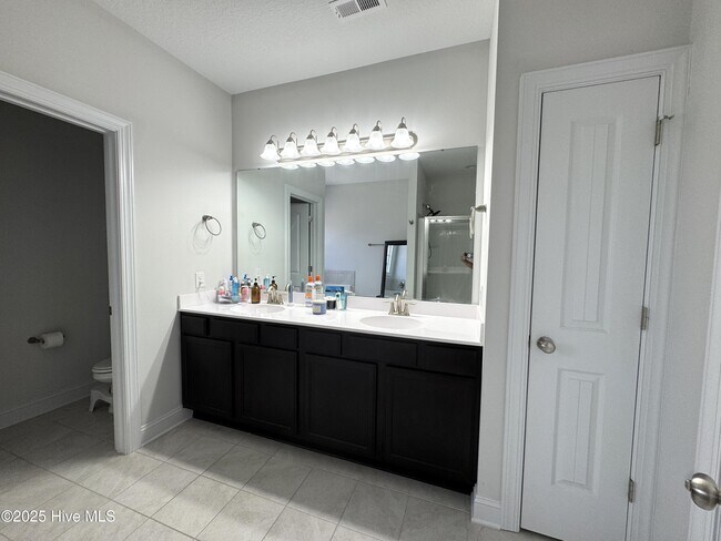 Building Photo - 461 Worsley Wy
