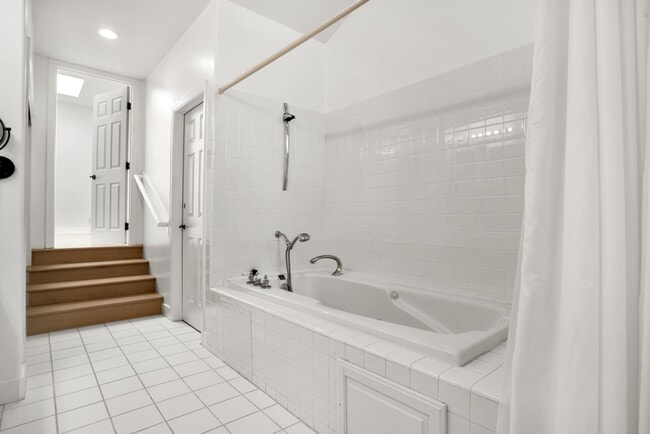 Building Photo - UPDATED LUXURY MALIBU CONDO!