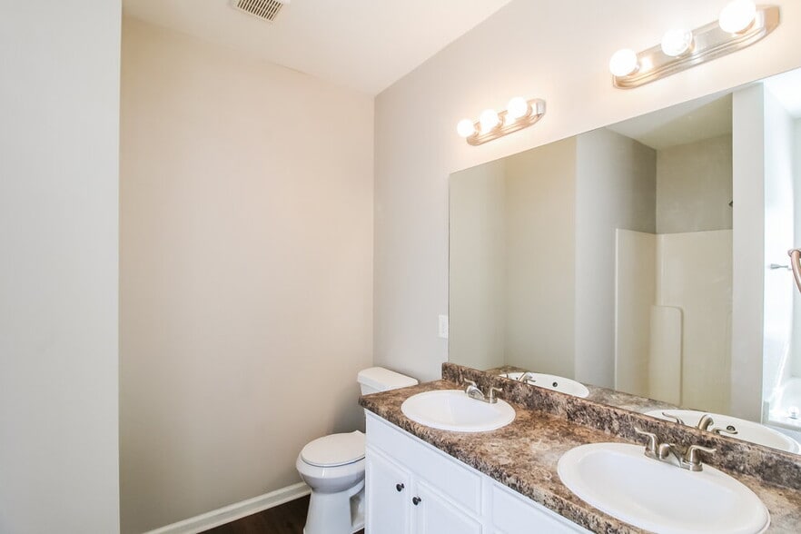 Building Photo - 5040 Pioneer Pkwy