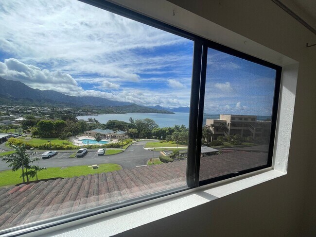 Building Photo - Beautiful 2 bedroom, 2 bath townhome