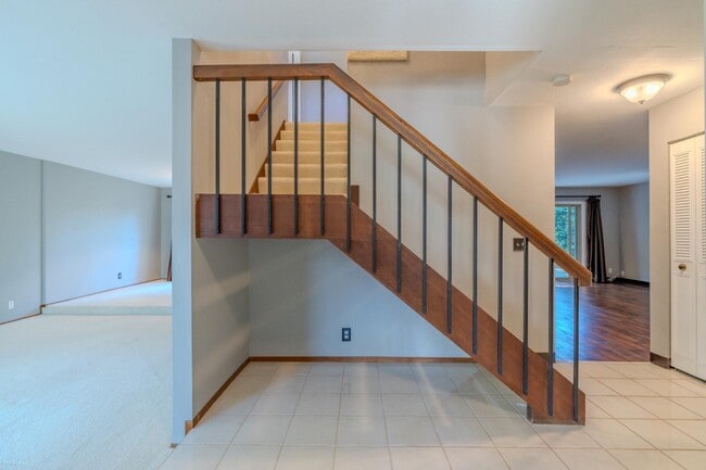 Building Photo - 985 Big Bend Dr