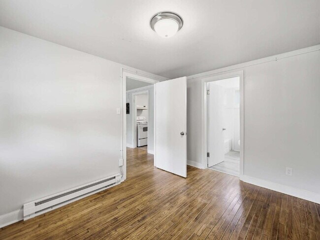 Building Photo - Completely renovated 1-bedroom, 1-bath apartment with LVP flooring with off-street parking