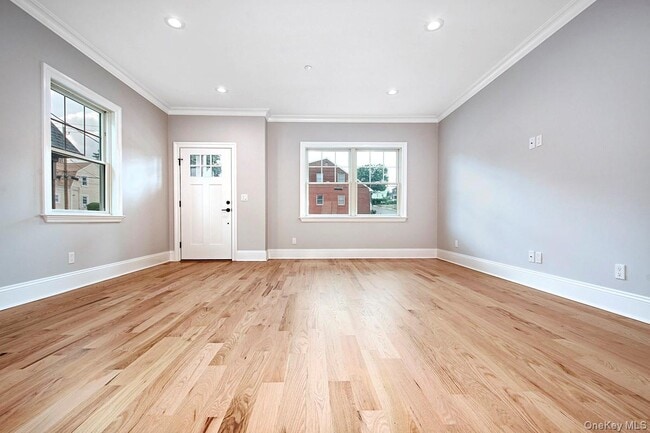 Building Photo - 113 Gainsborg Ave E