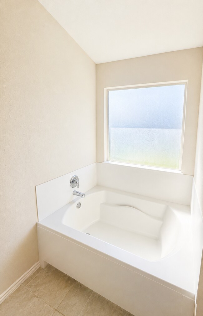Building Photo - AVAILABLE NOW; APPLY AT OUR WEBSITE TODAY!!